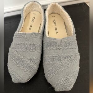 Toms lined women’s flat shoes 7.5 EUC